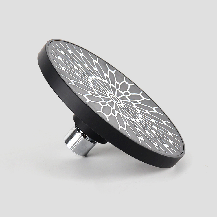 Schwarzer Duschkopf-01