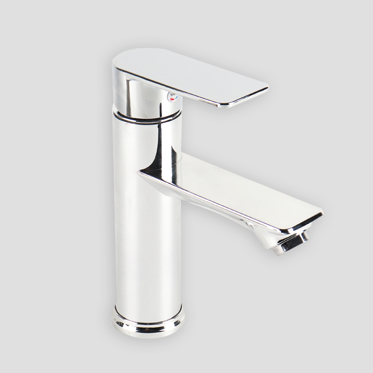 Silberner Wasserhahn