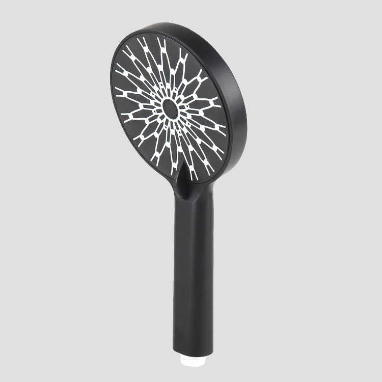 Schwarzer Duschkopf-02