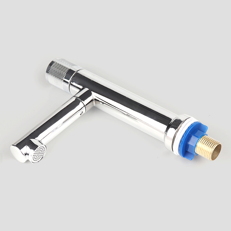 Silberner Wasserhahn